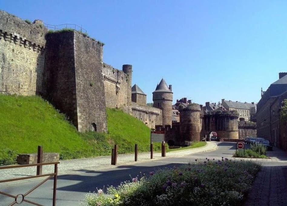 House At The Foot Of The Castle Of Fougeres Villa Kültér fotó